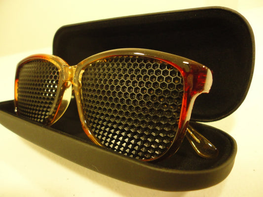 Gafas Reticulares KBG Pinhole Glasses Rasterbrille Made in Germany :  : Salud y cuidado personal